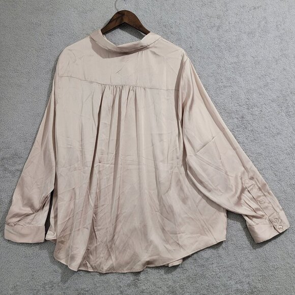 NWT Torrid Madison Women's 4X Satin Button-Up Long Sleeve Shirt    JPT - Picture 2 of 8